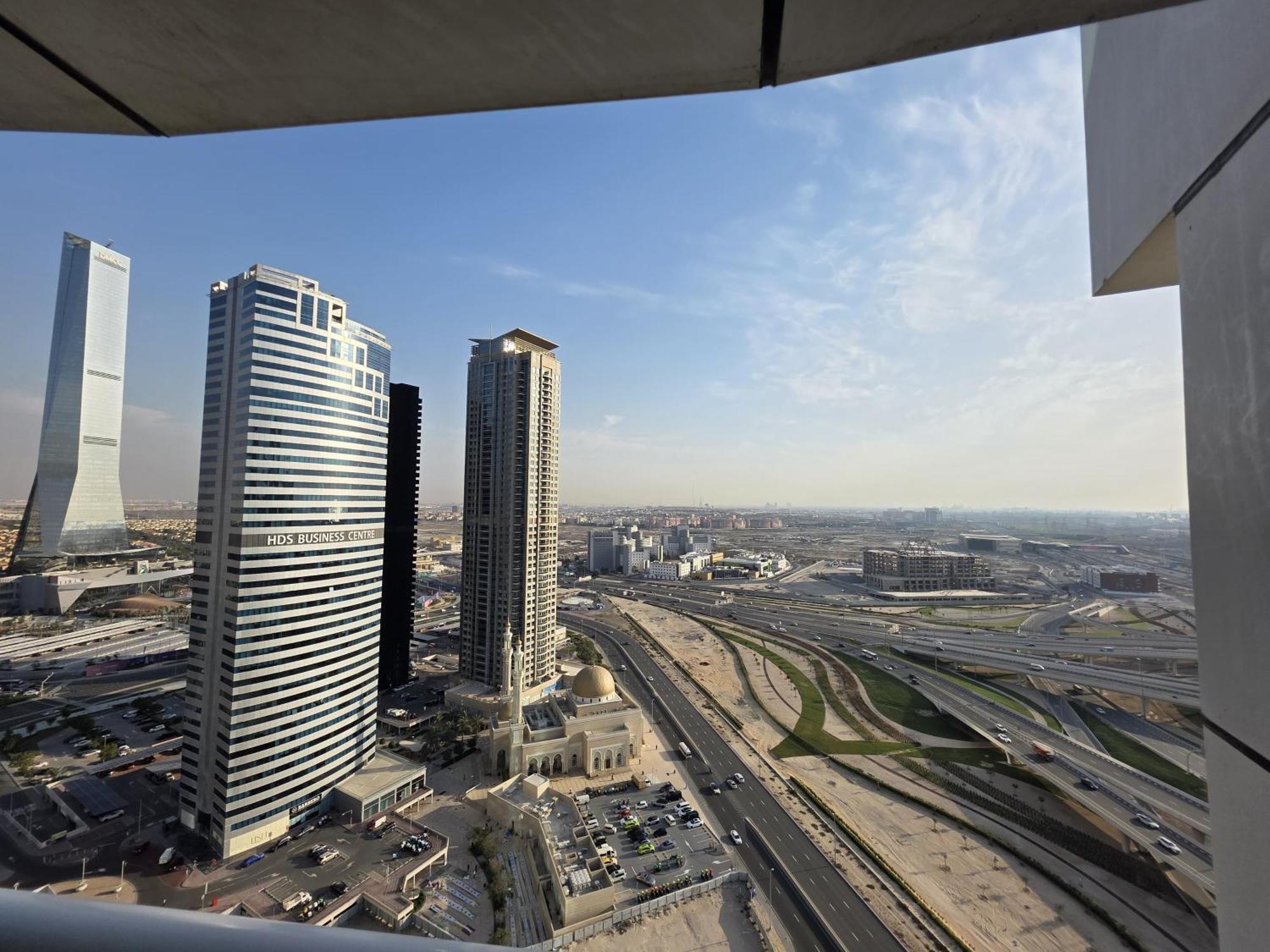 Apartment Cozy, Compact, Equipped Studio, 8 Mins From Metro Dubai