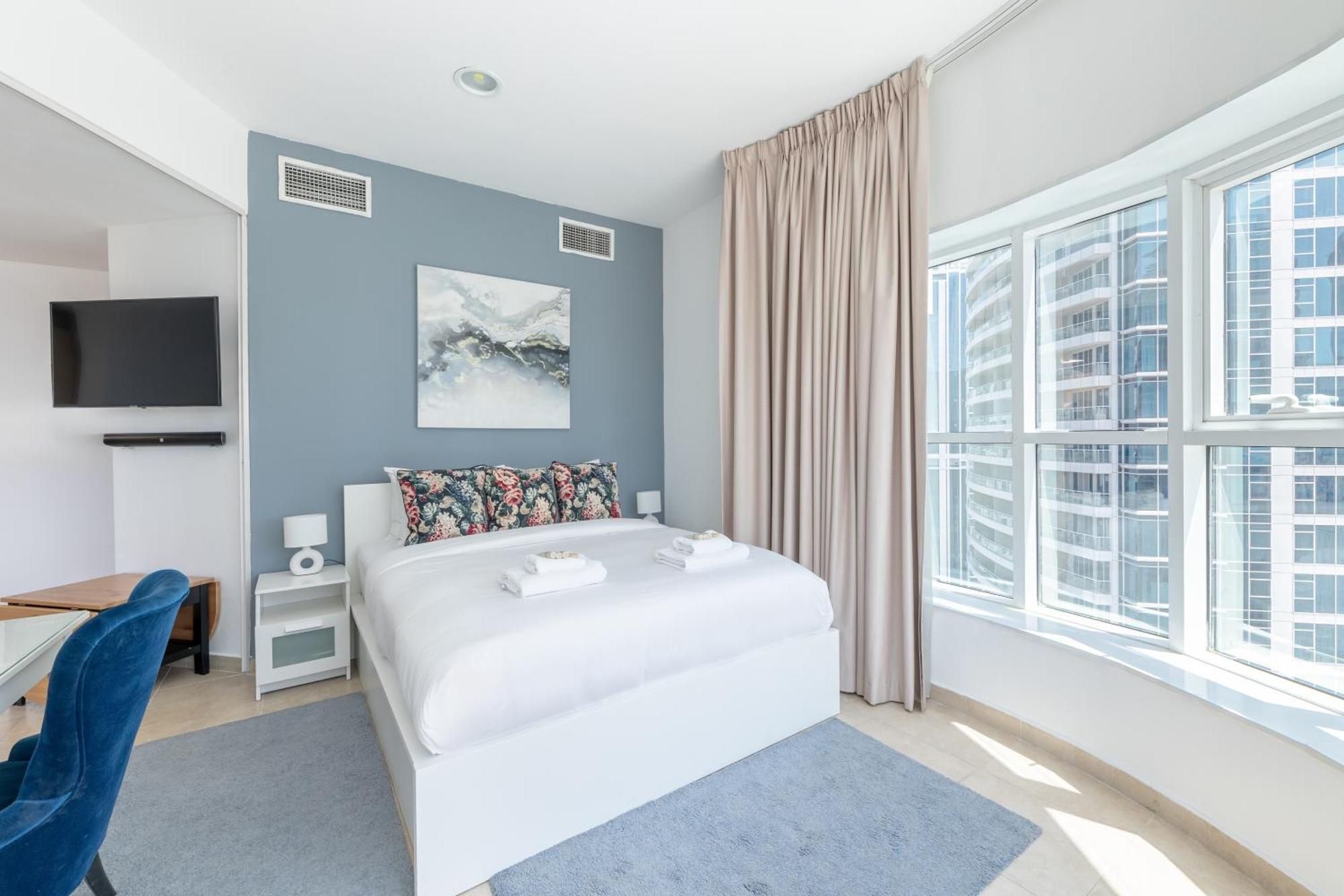 Cozy, Compact, Equipped Studio, 8 Mins From Metro Dubai
