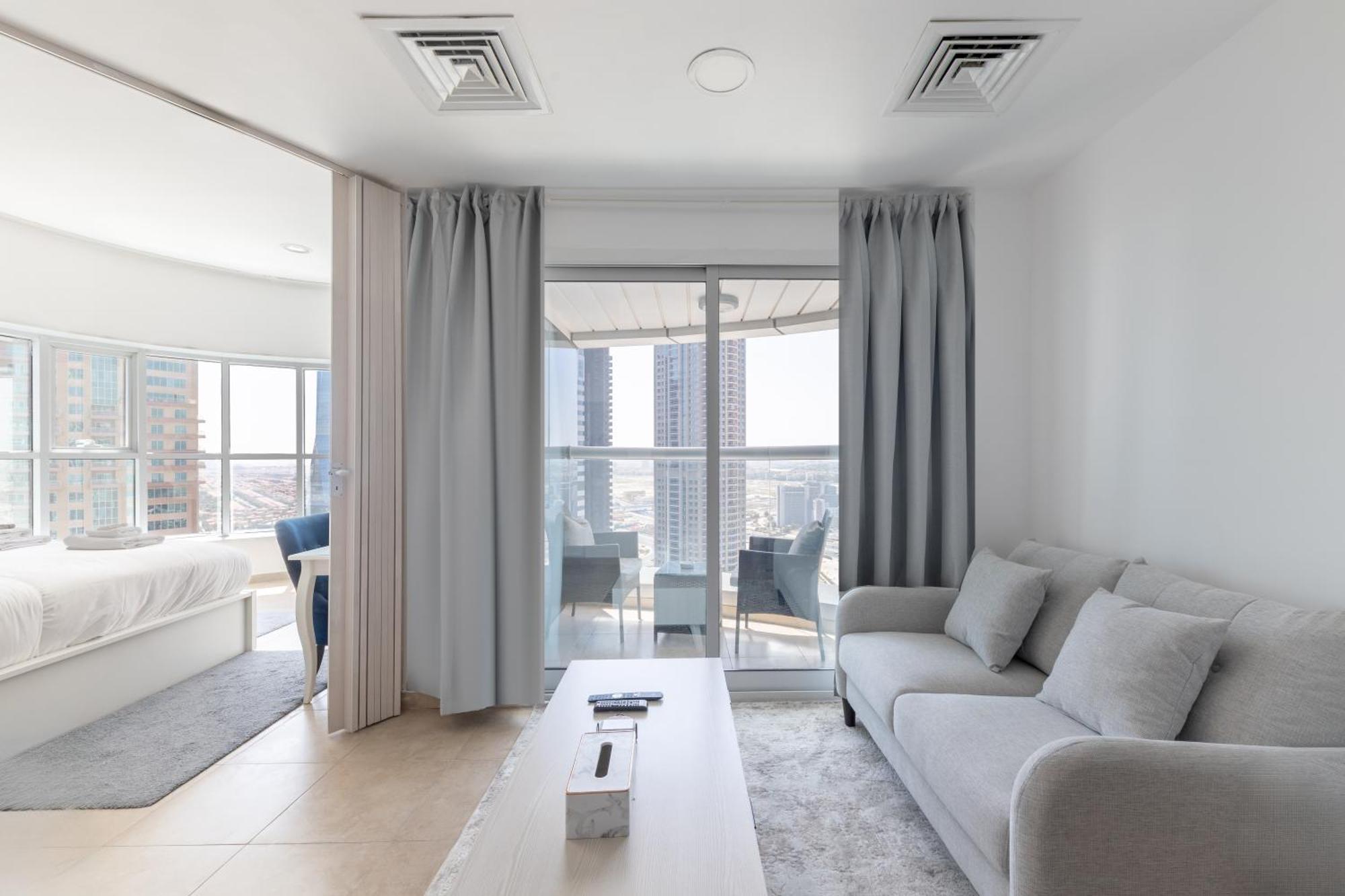 Cozy, Compact, Equipped Studio, 8 Mins From Metro