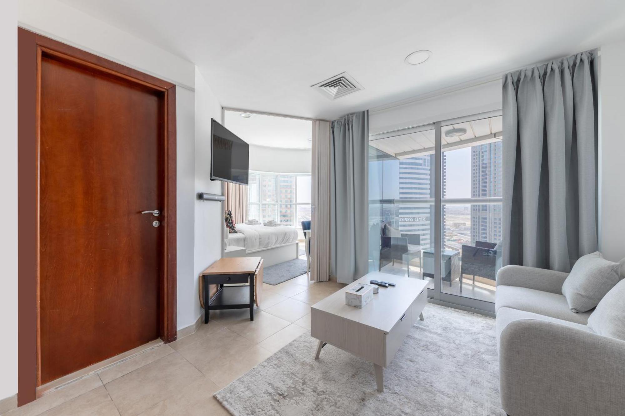 Cozy, Compact, Equipped Studio, 8 Mins From Metro