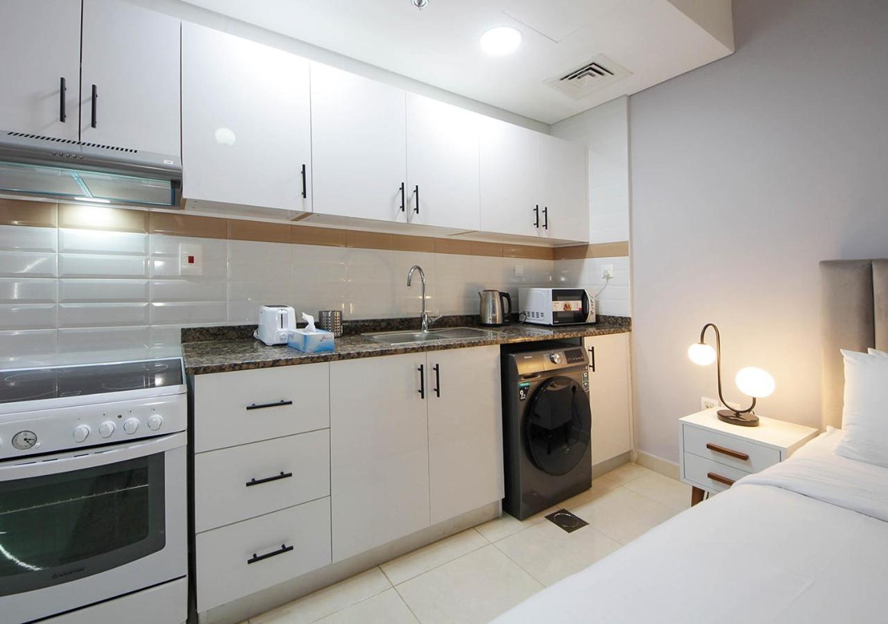 Luxury High-rise The Court Tower Apartment *