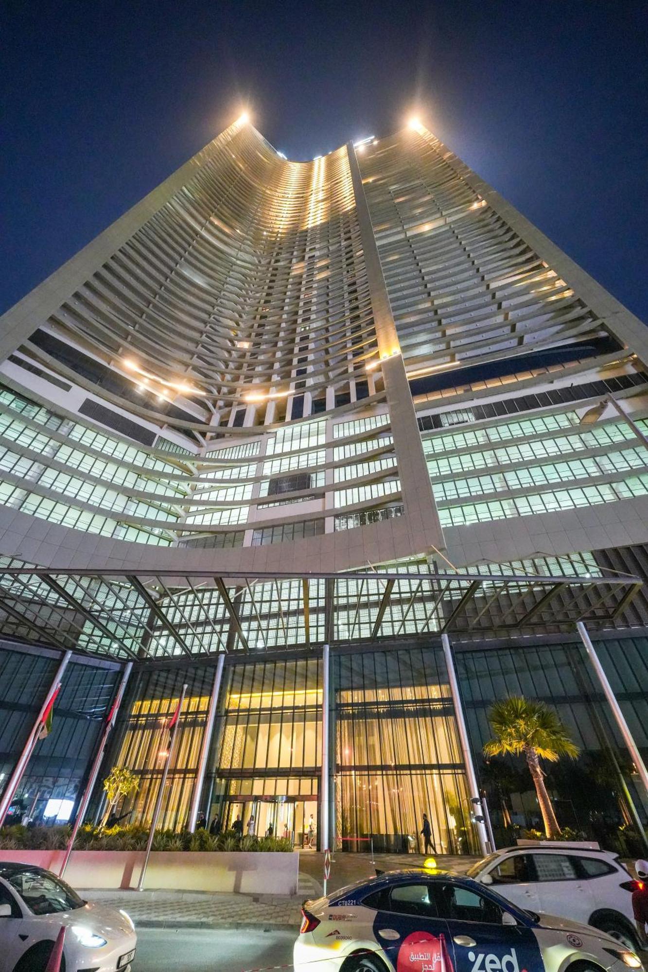 Urbanhomes - Luxury And Cozy 3bdr In Business Bay Canal View Apartment *