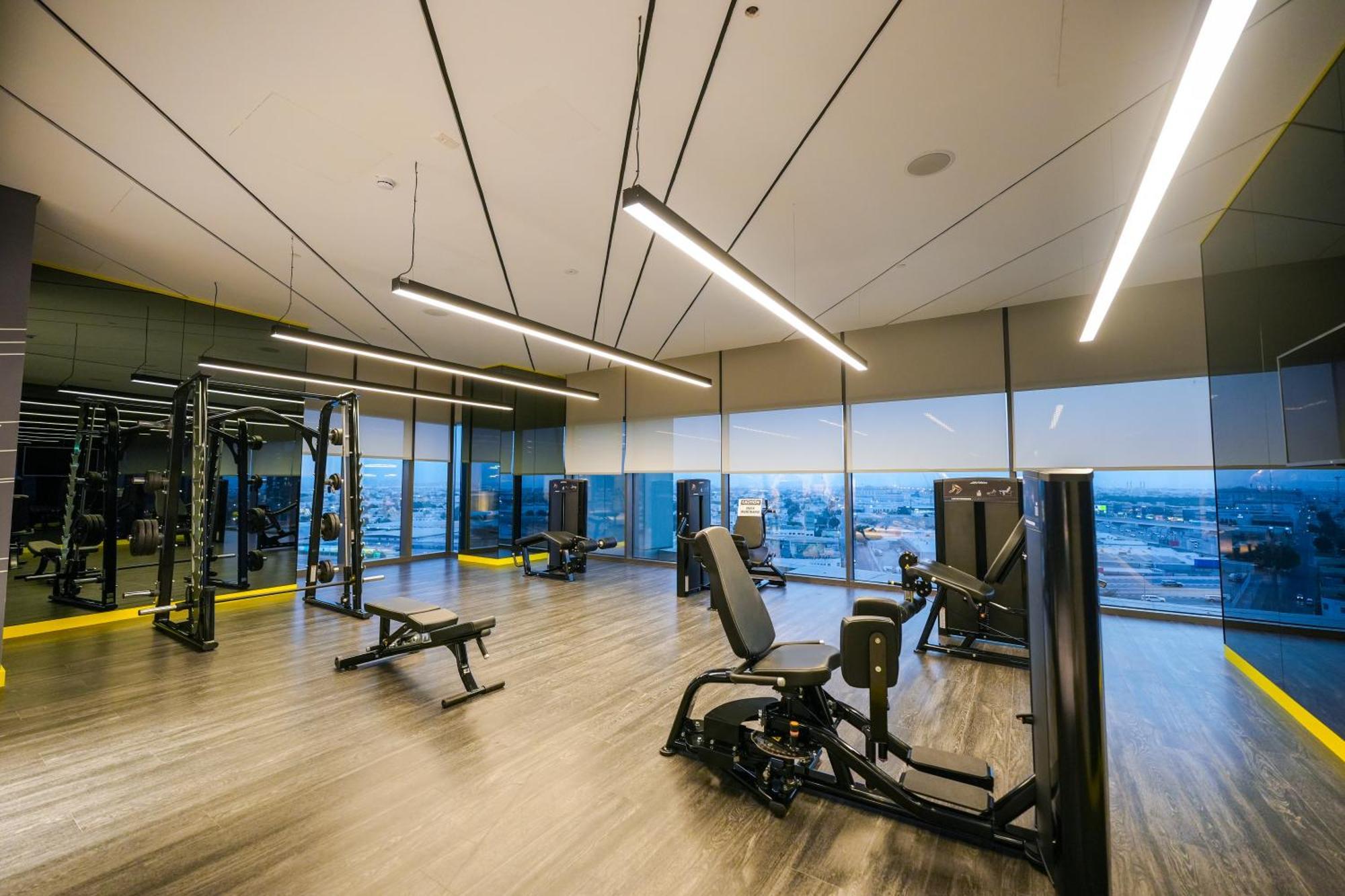 Urbanhomes - Luxury And Cozy 3bdr In Business Bay Canal View Apartment