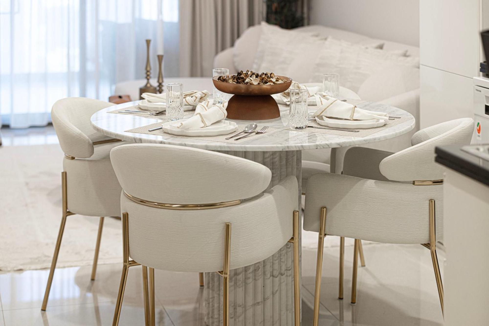 Urbanhomes - Luxury And Cozy 3bdr In Business Bay Canal View Apartment