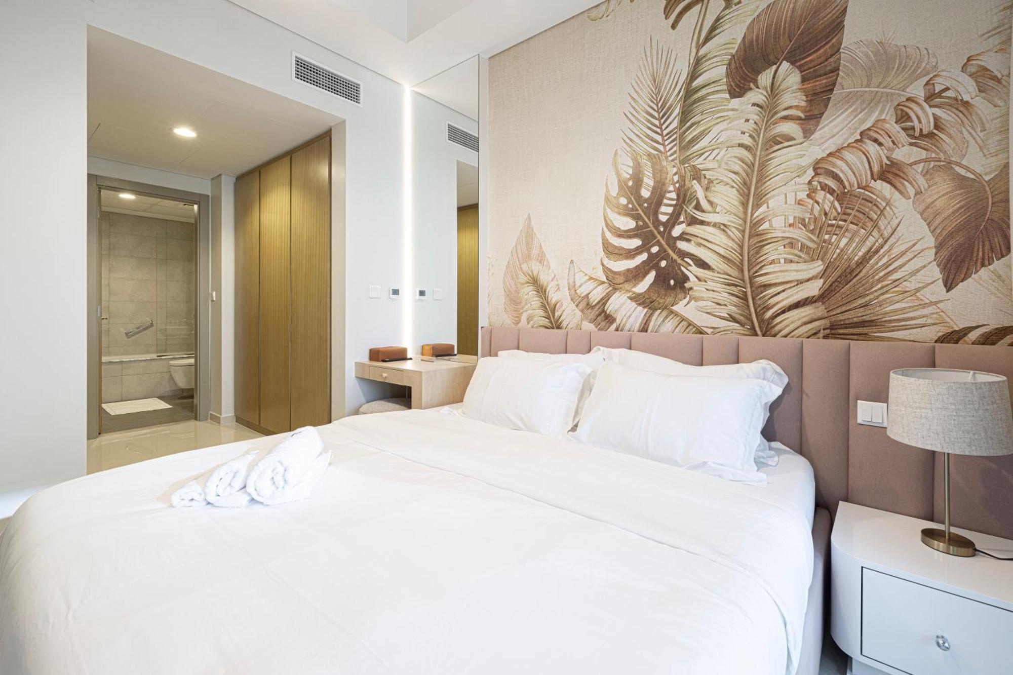Urbanhomes - Luxury And Cozy 3bdr In Business Bay Canal View Apartment *