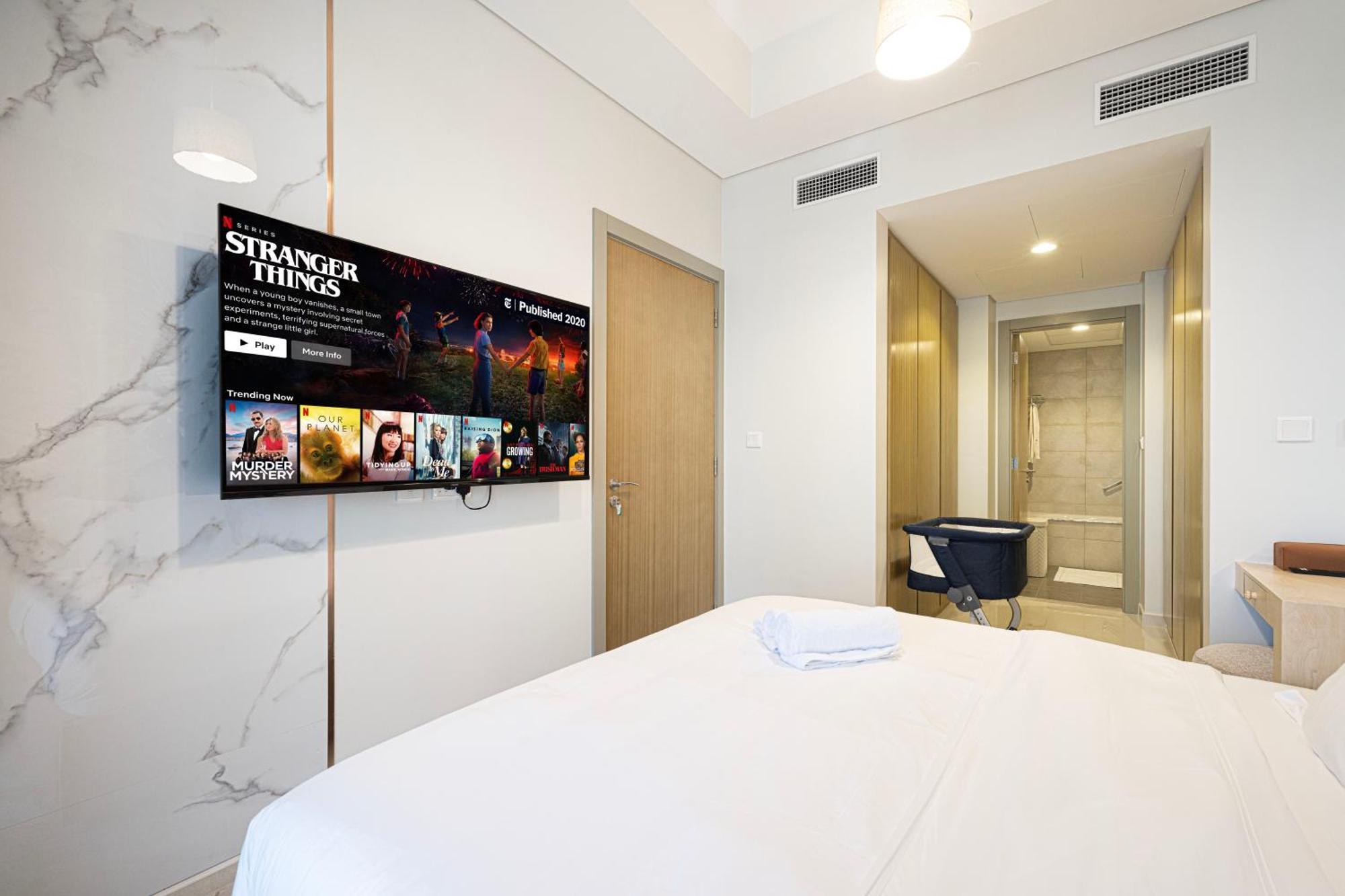 Urbanhomes - Luxury And Cozy 3bdr In Business Bay Canal View Apartment *