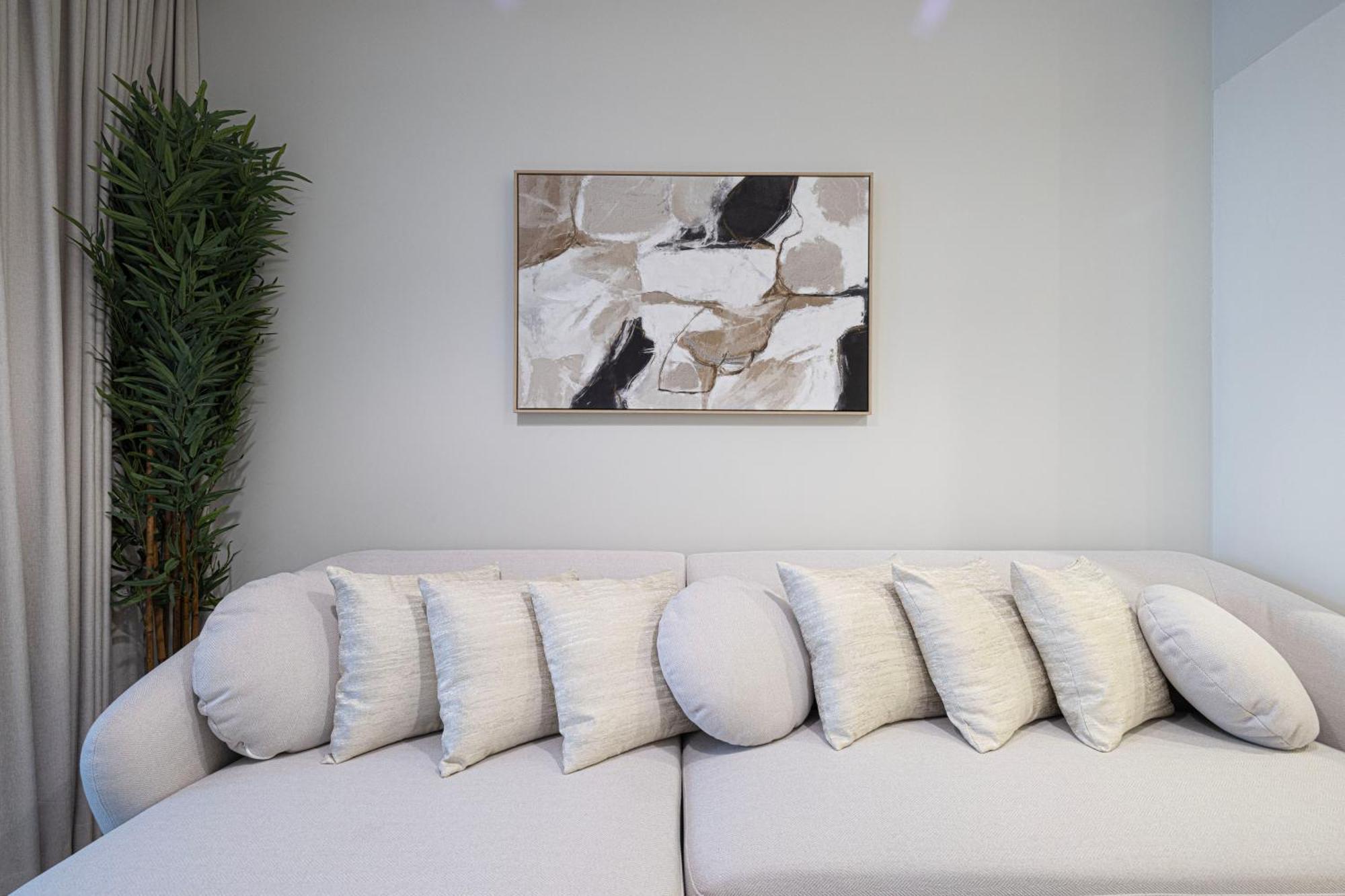 Urbanhomes - Luxury And Cozy 3bdr In Business Bay Canal View Apartment *
