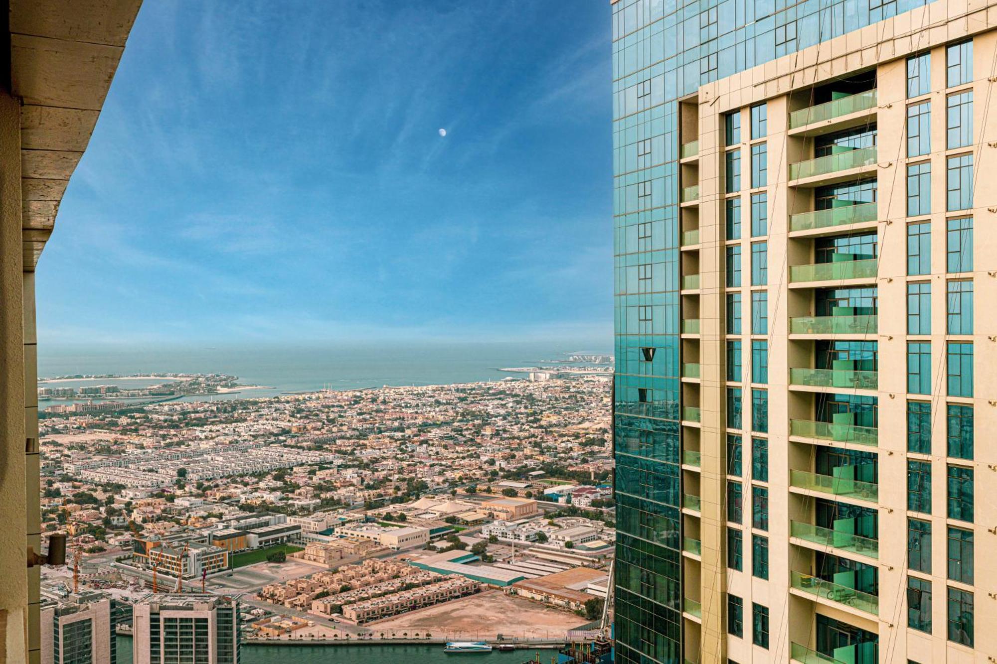 Urbanhomes - Luxury And Cozy 3bdr In Business Bay Canal View Dubai