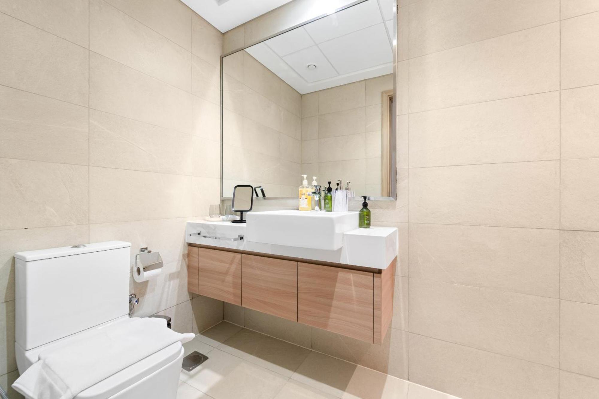 Vayk - Modern 3 Bd With A Spacious Terrace