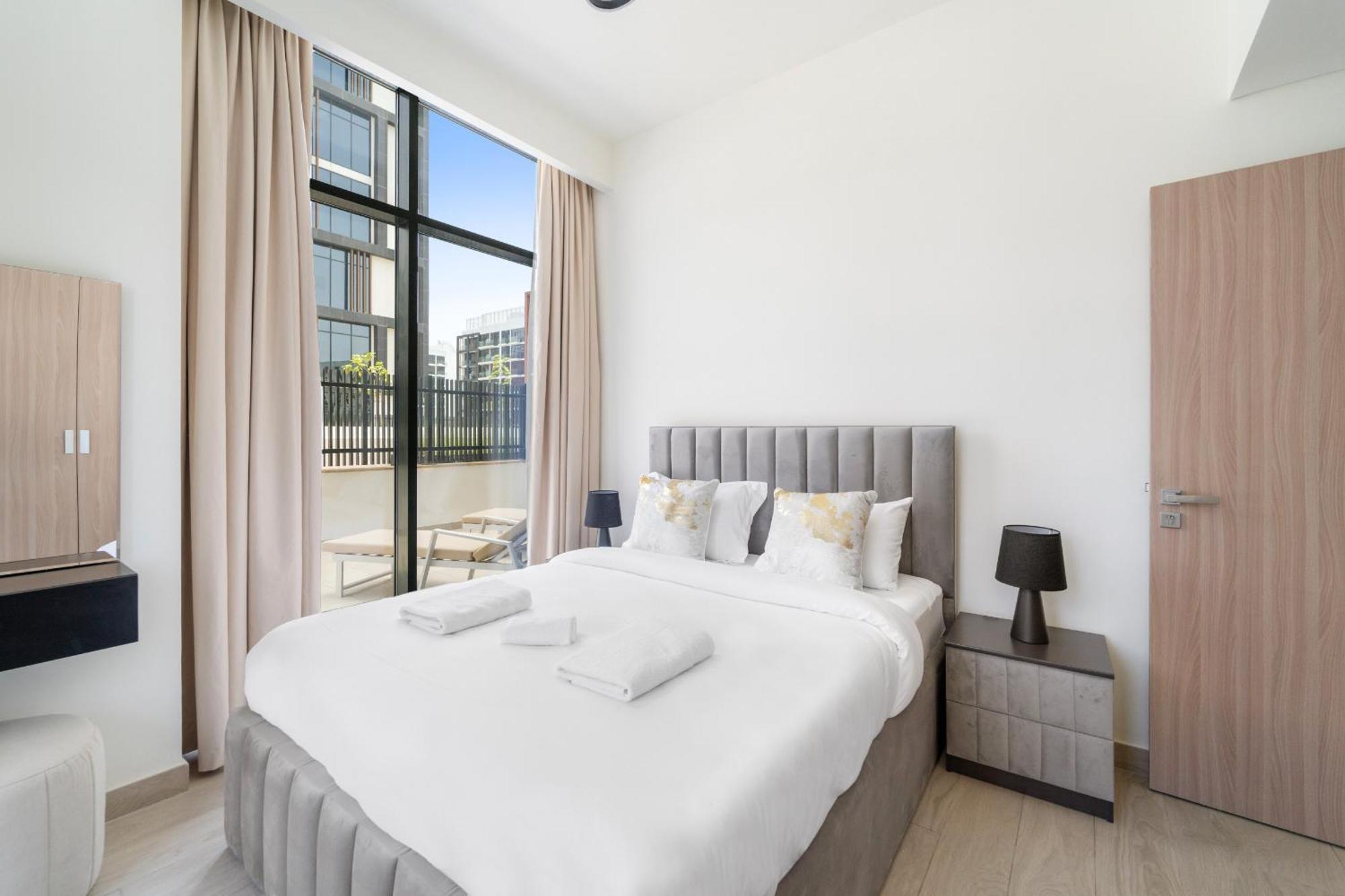 Vayk - Modern 3 Bd With A Spacious Terrace Apartment
