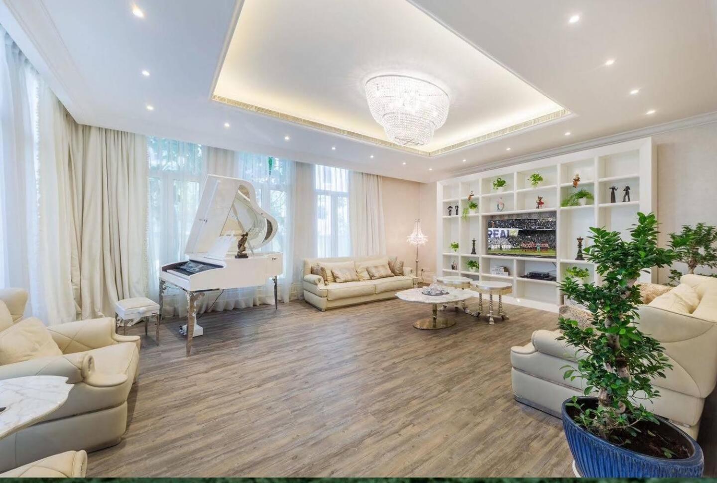 Pristine Paradise In Palm Jumeirah Dubai