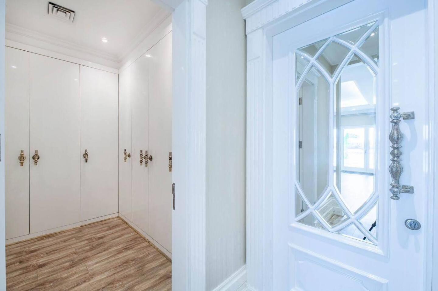 Villa Pristine Paradise In Palm Jumeirah *