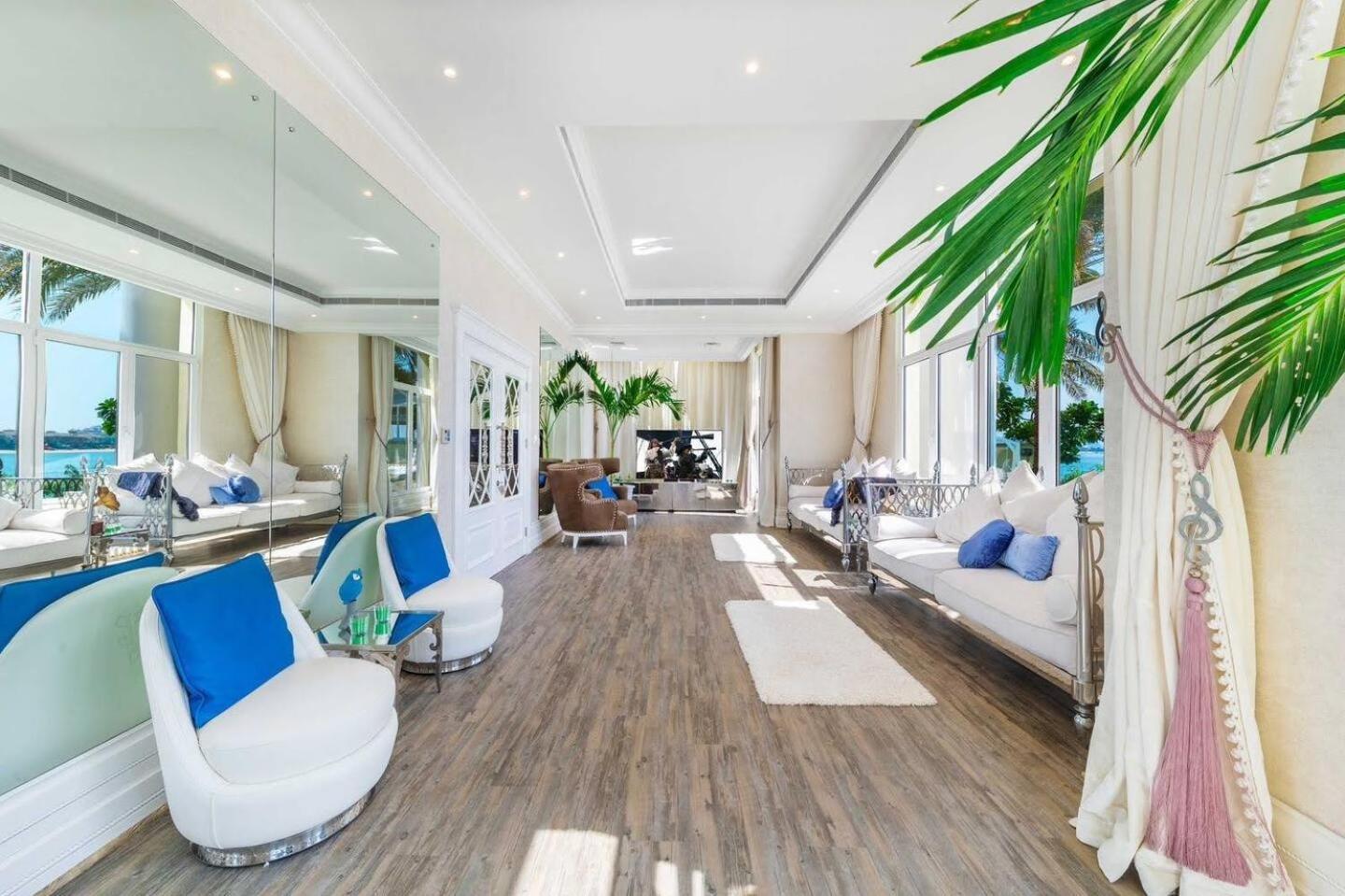 Pristine Paradise In Palm Jumeirah Villa Dubai