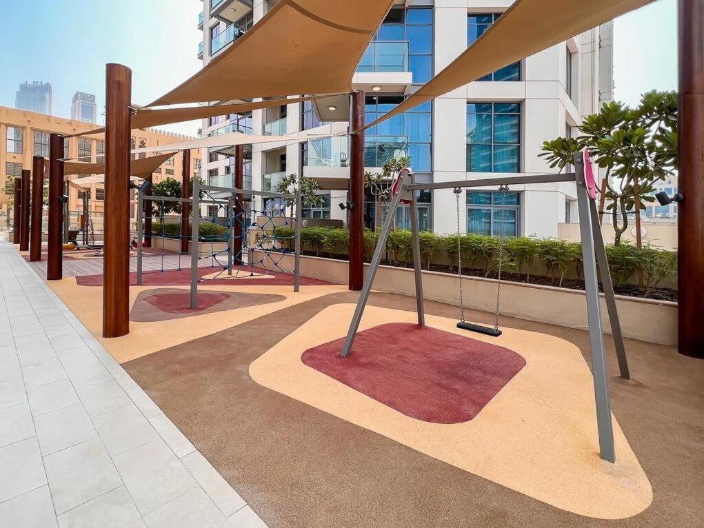 Luxury Downtown 1-bedroom With Burj Khalifa Views *