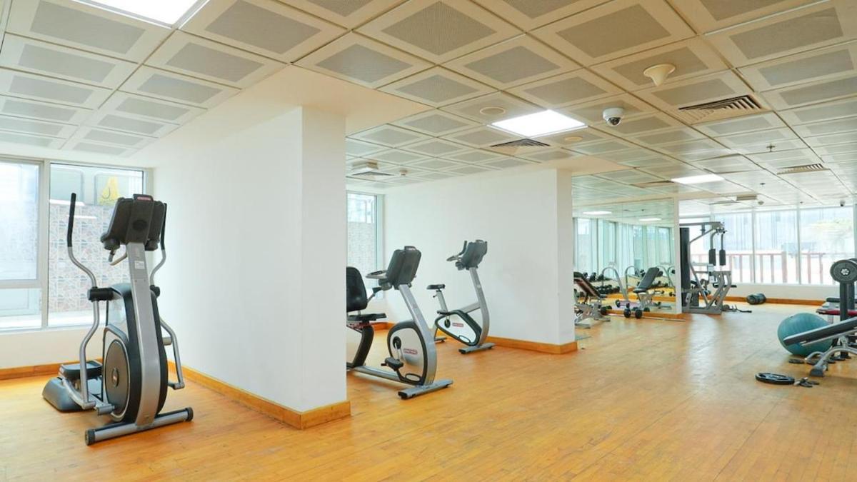 Elegant Near Burj Khalifa Pool And Gym Apartment