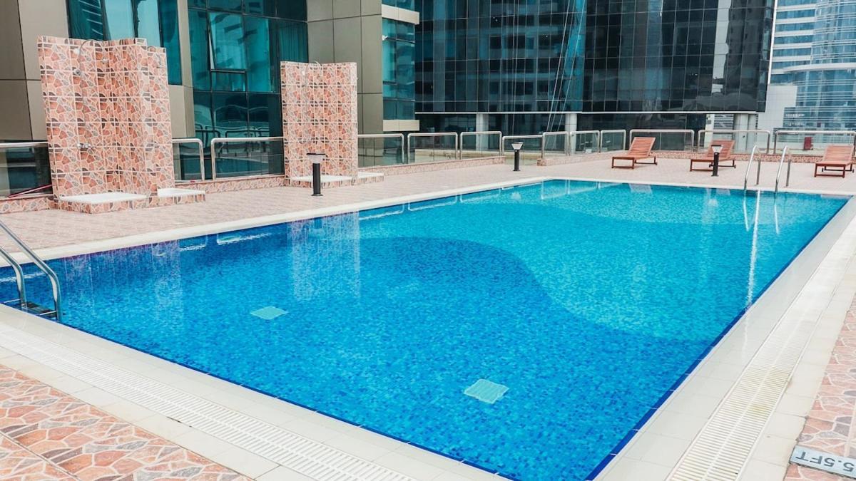 Elegant Near Burj Khalifa Pool And Gym Apartment