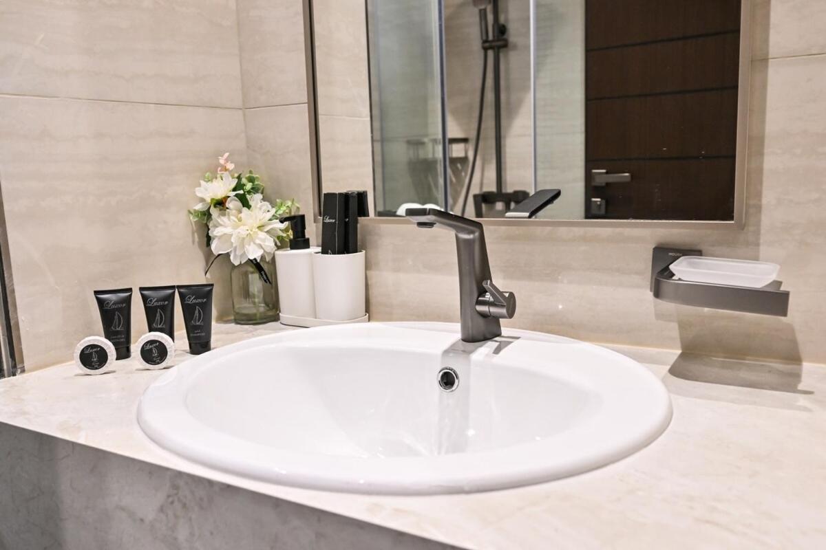 Stunning 2 Bdr Luxury Business Bay * Dubai