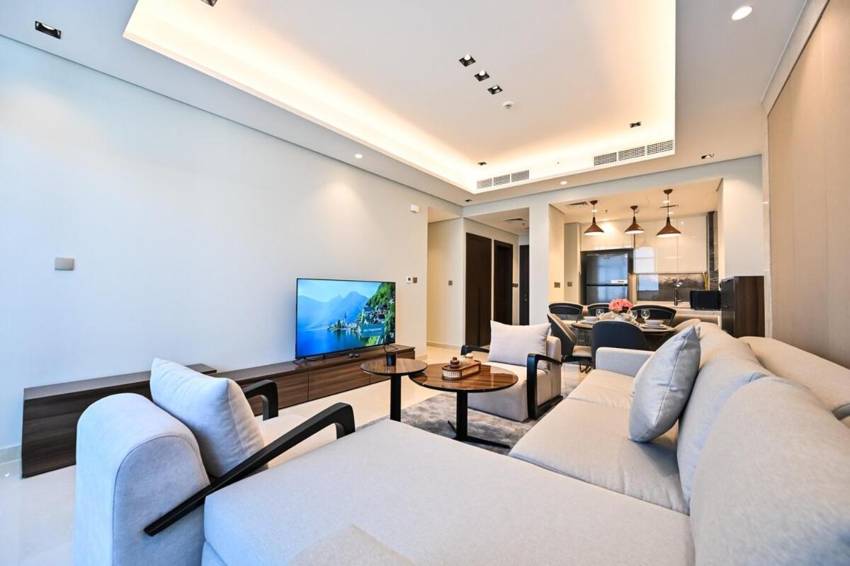 Stunning 2 Bdr Luxury Business Bay Apartment *