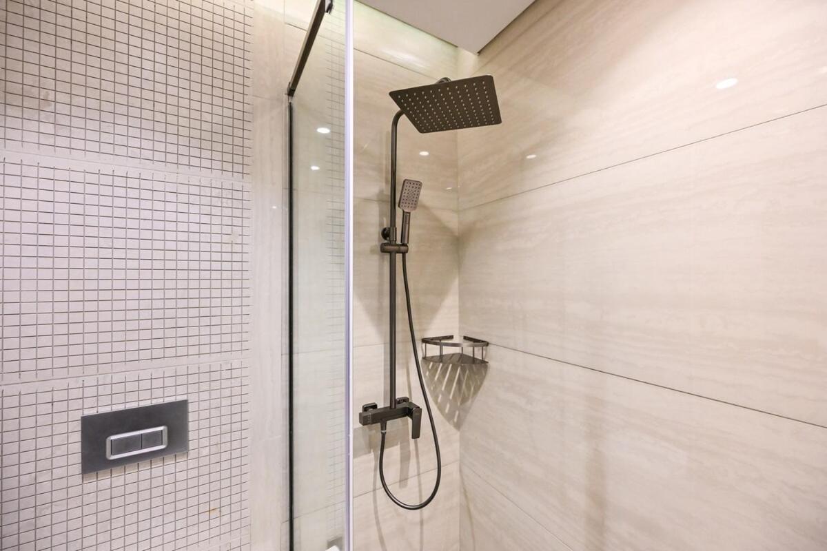 Stunning 2 Bdr Luxury Business Bay Apartment *