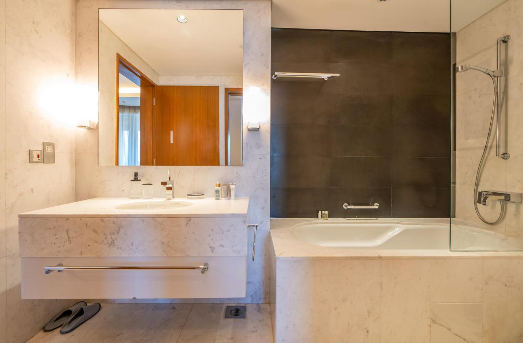 New Arabian -Address Emaar Fashion Avenue Apartment