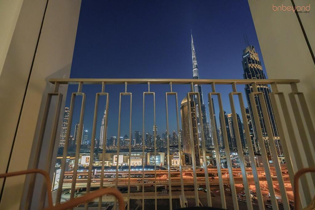 Bnbeyond's Artistic Luxe Retreat With Burj Views *
