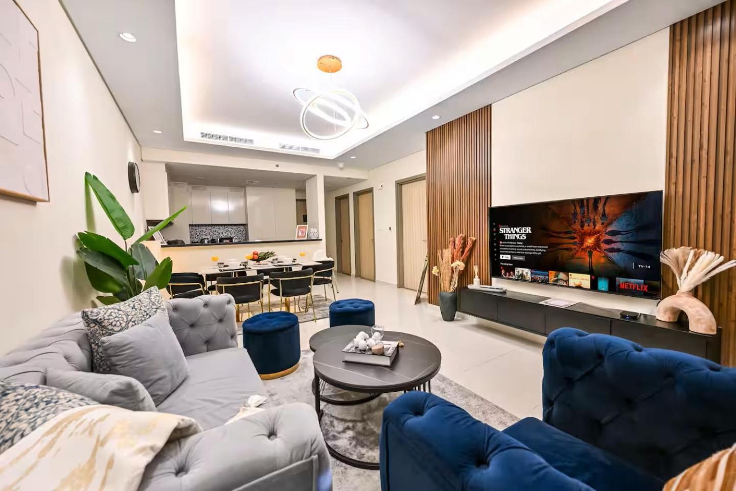 Luxury 2 Bedroom With Burj Khalifa View & Spectacular Rooftop Infinity Pool Apartment Dubai