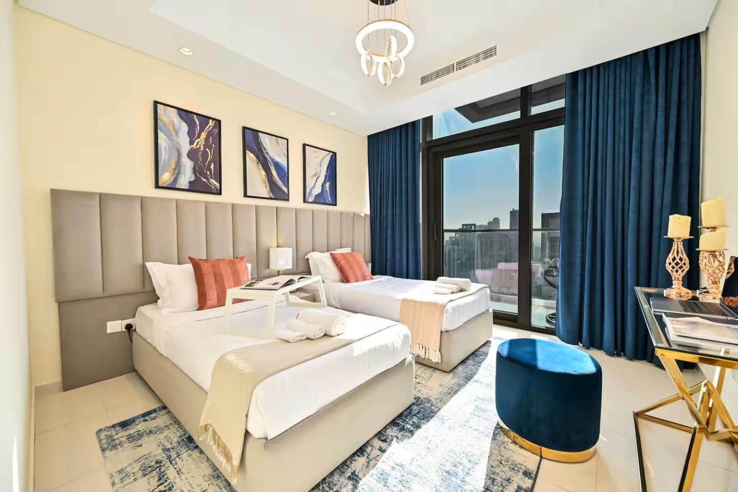 Luxury 2 Bedroom With Burj Khalifa View & Spectacular Rooftop Infinity Pool * Dubai