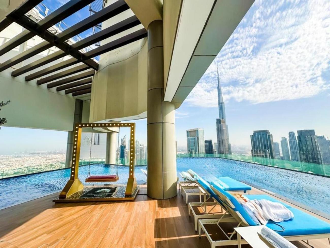 Luxury 2 Bedroom With Burj Khalifa View & Spectacular Rooftop Infinity Pool * Dubai