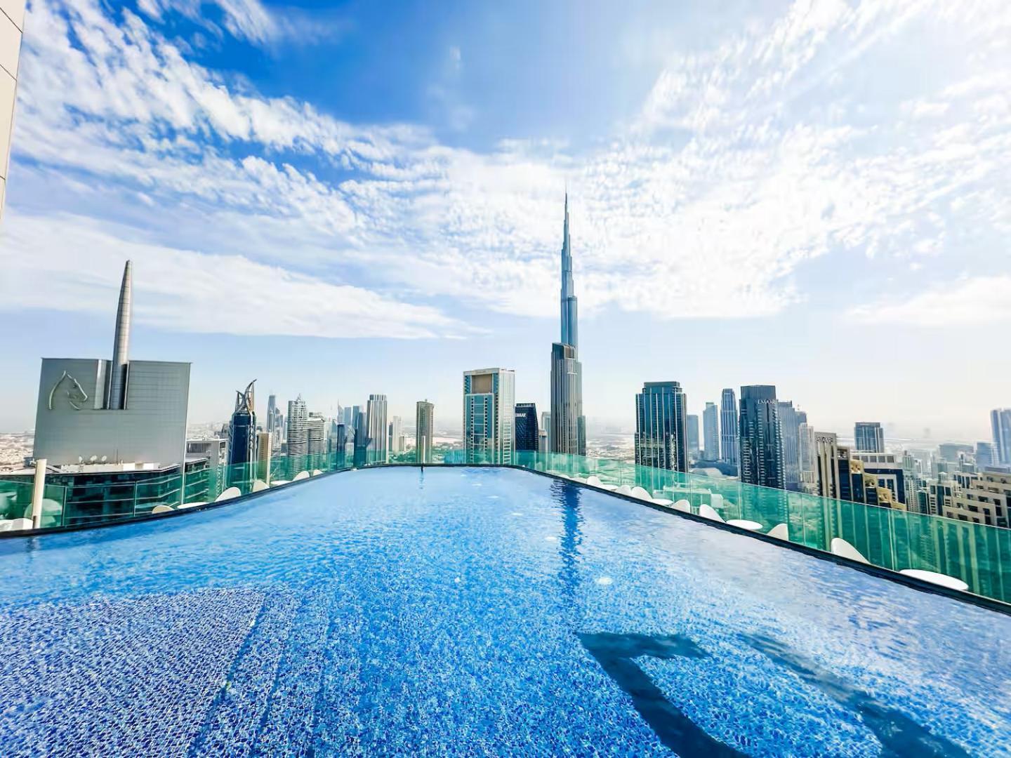 Luxury 2 Bedroom With Burj Khalifa View & Spectacular Rooftop Infinity Pool Apartment Dubai