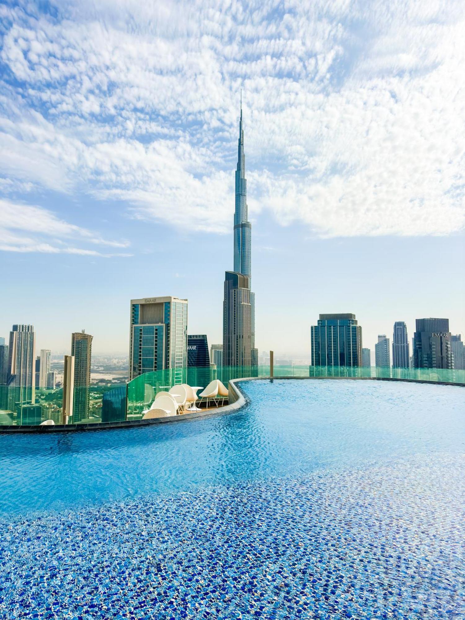 Luxury 2 Bedroom With Burj Khalifa View & Spectacular Rooftop Infinity Pool