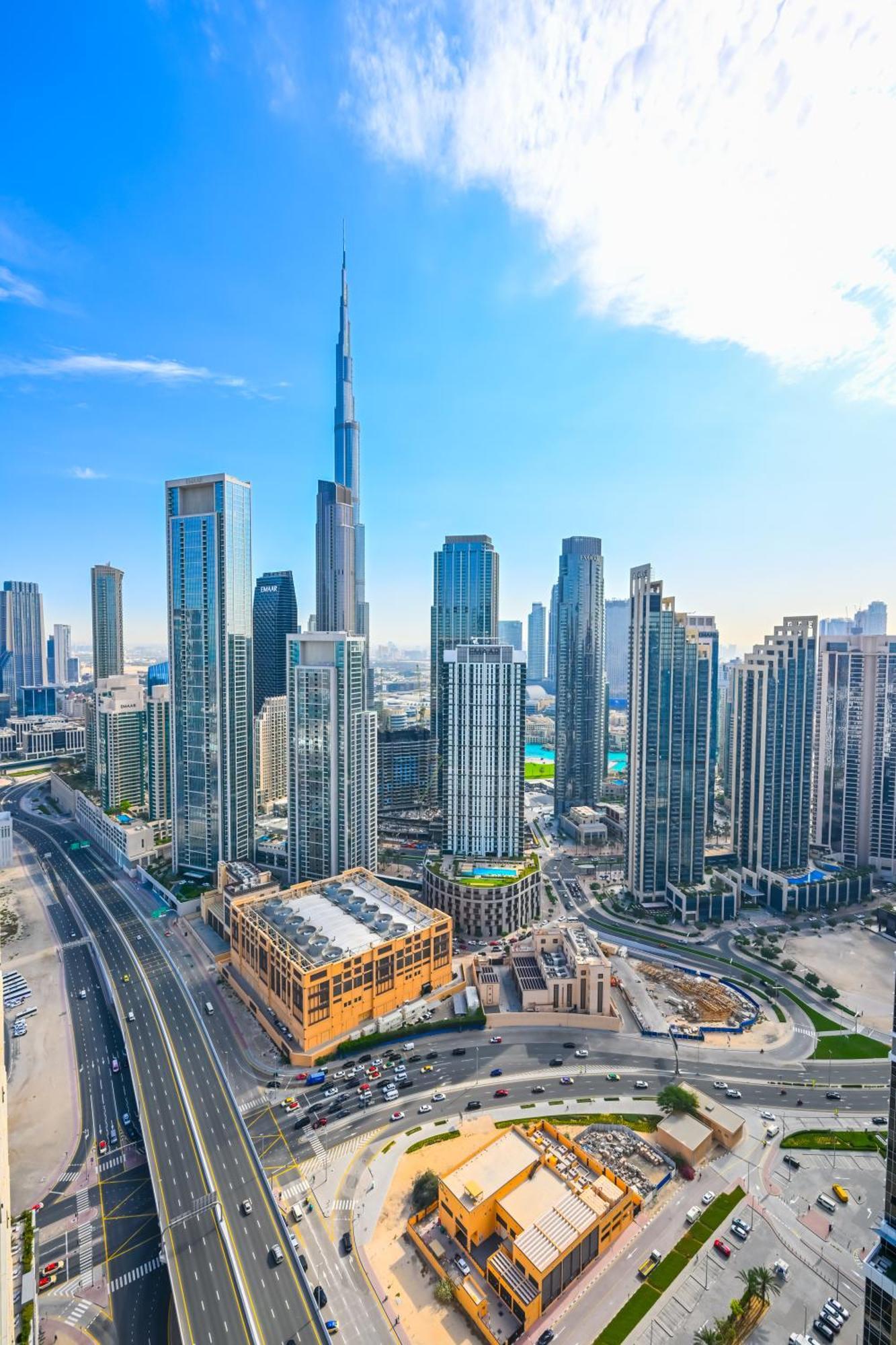 Luxury 2 Bedroom With Burj Khalifa View & Spectacular Rooftop Infinity Pool Apartment Dubai