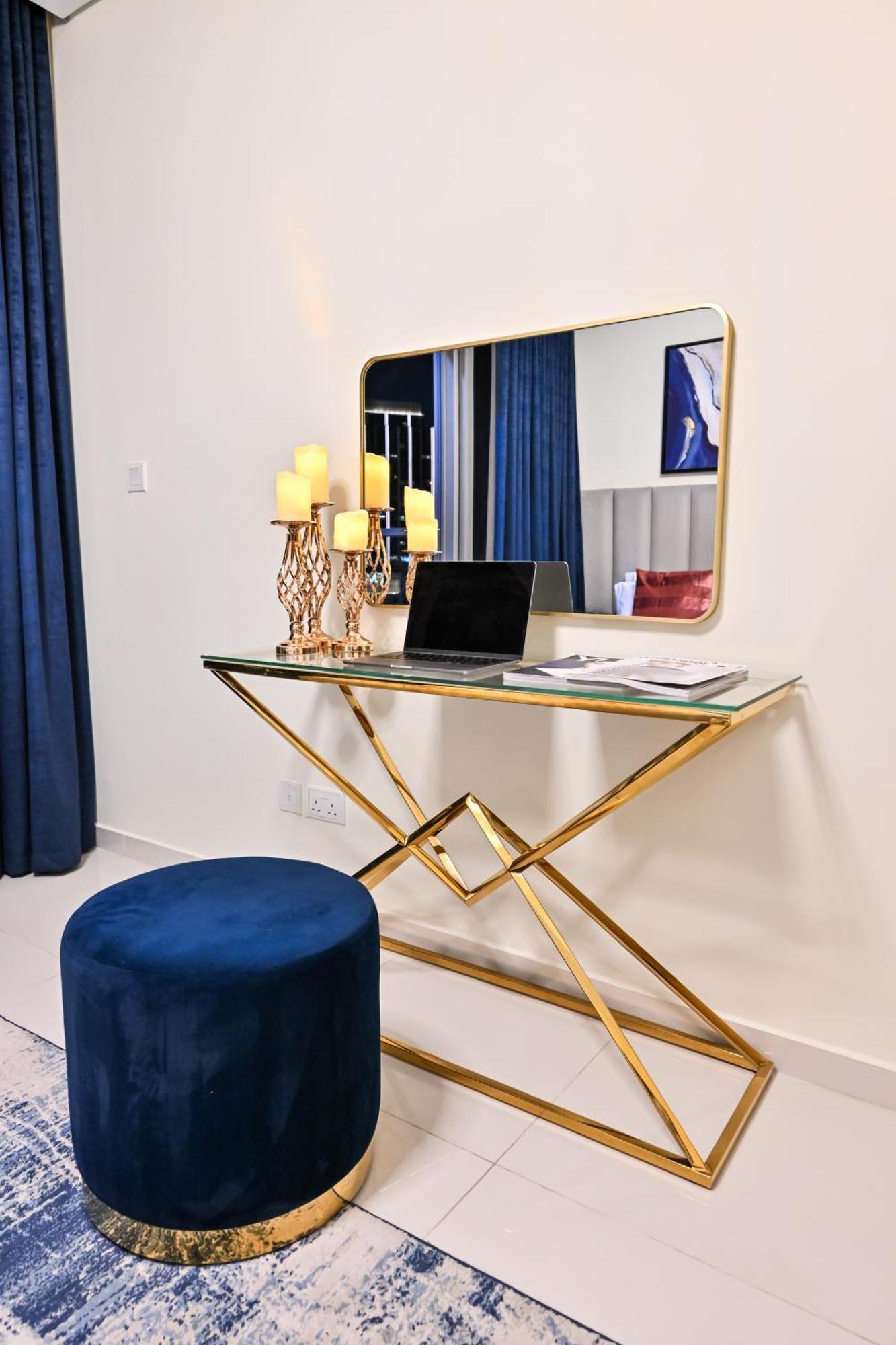 Luxury 2 Bedroom With Burj Khalifa View & Spectacular Rooftop Infinity Pool * Dubai
