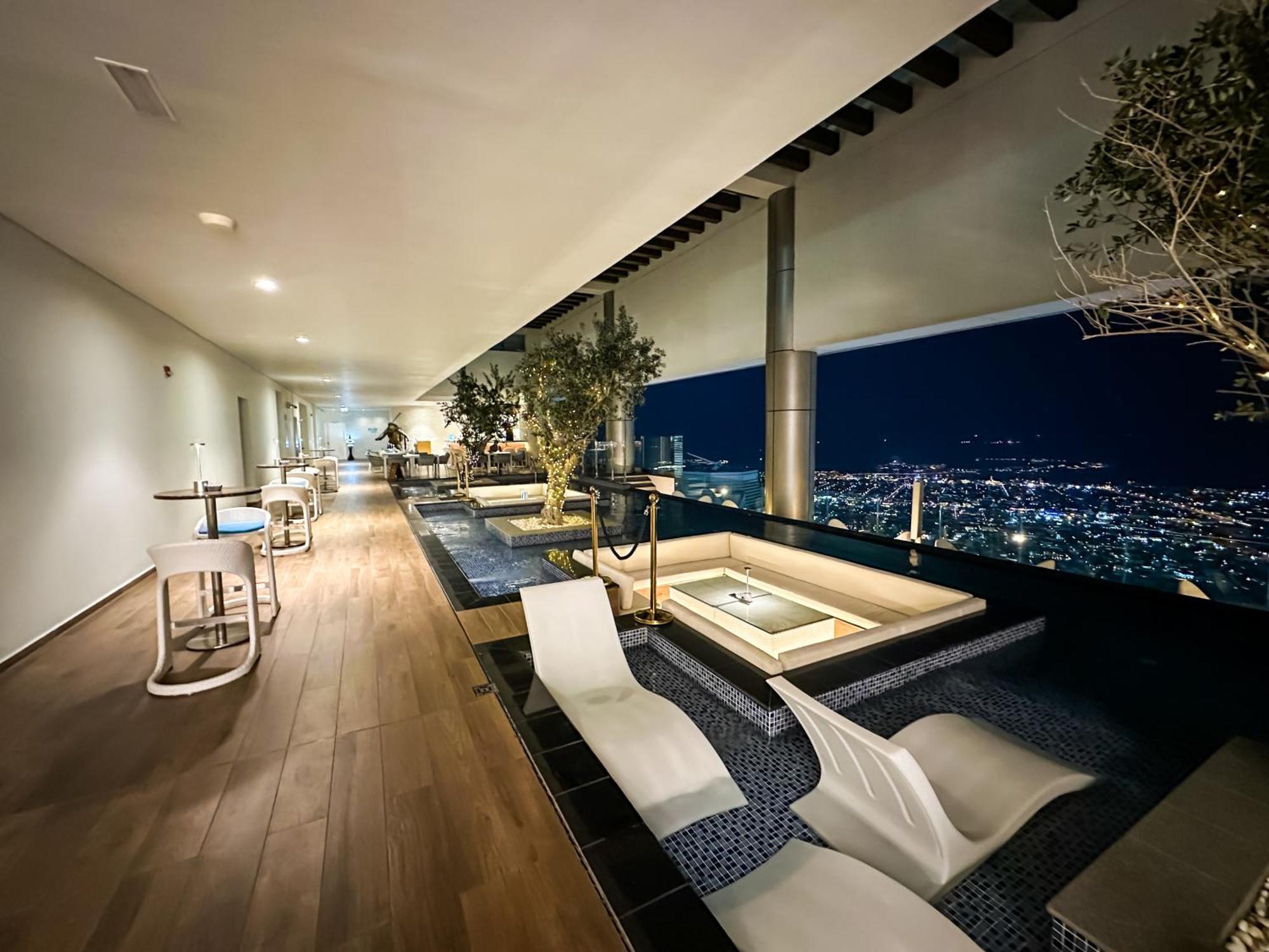Luxury 2 Bedroom With Burj Khalifa View & Spectacular Rooftop Infinity Pool