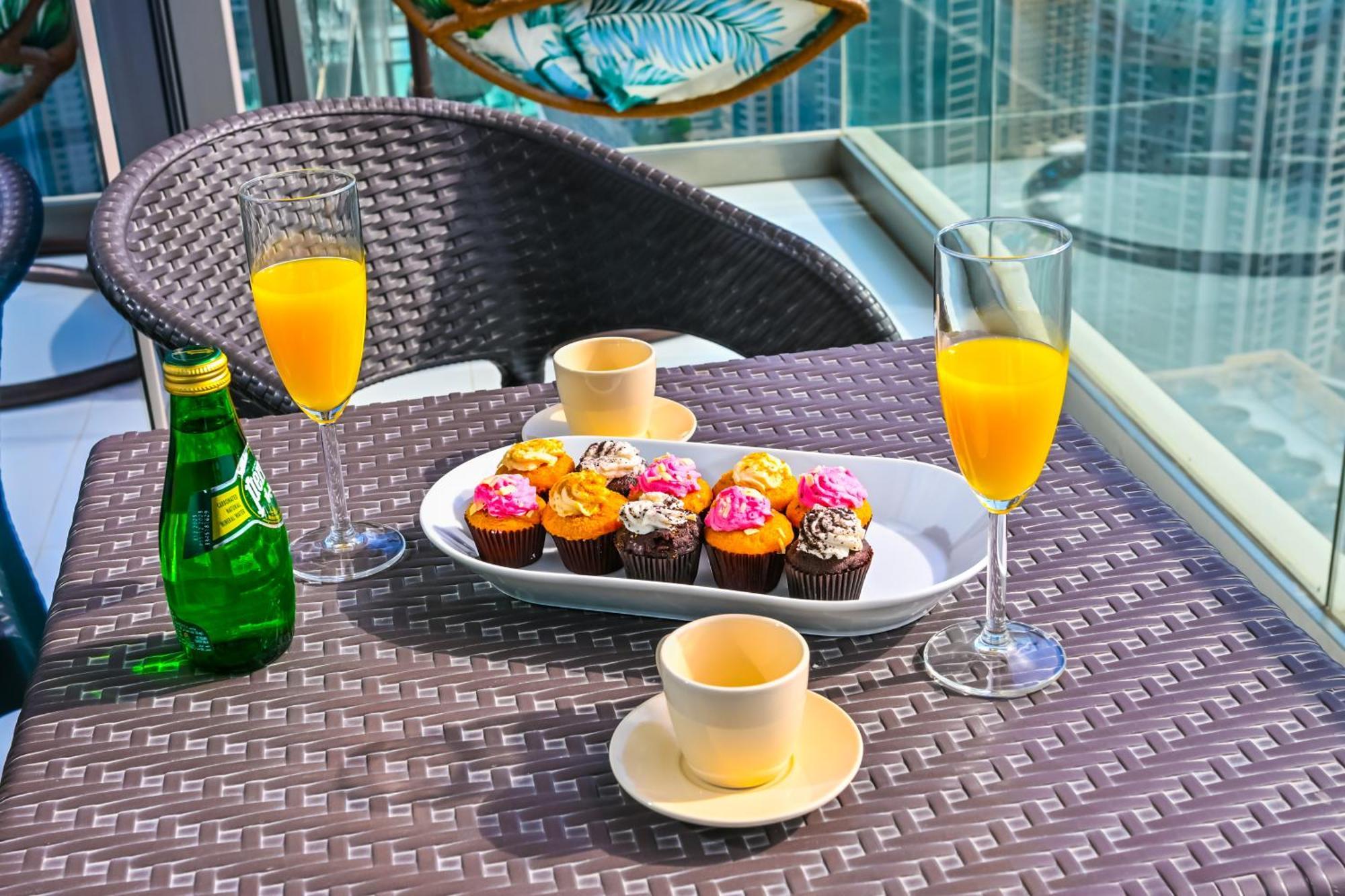Apartment Luxury 2 Bedroom With Burj Khalifa View & Spectacular Rooftop Infinity Pool *