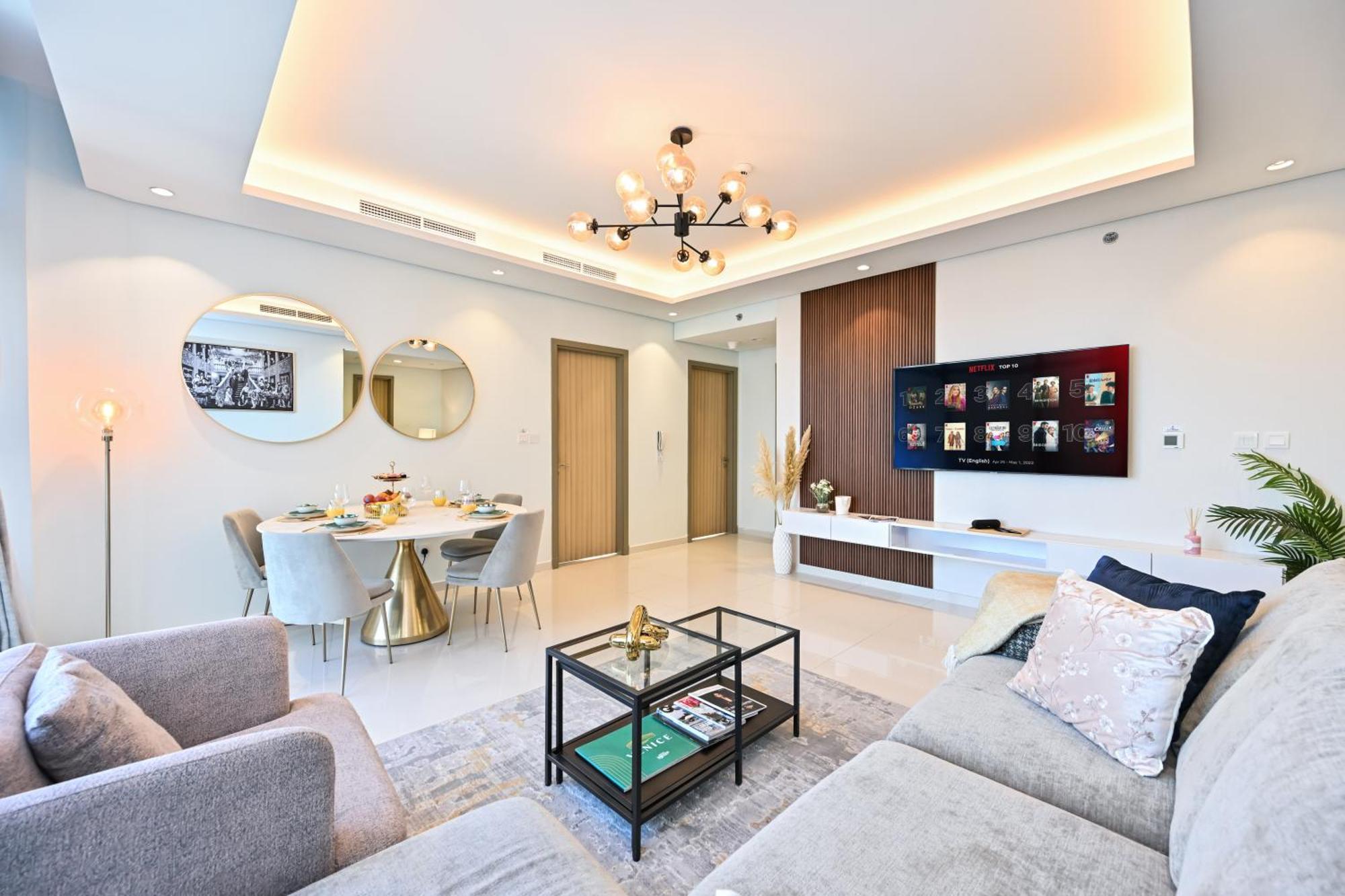 Luxury 2 Bedroom With Burj Khalifa View & Spectacular Rooftop Infinity Pool Apartment *