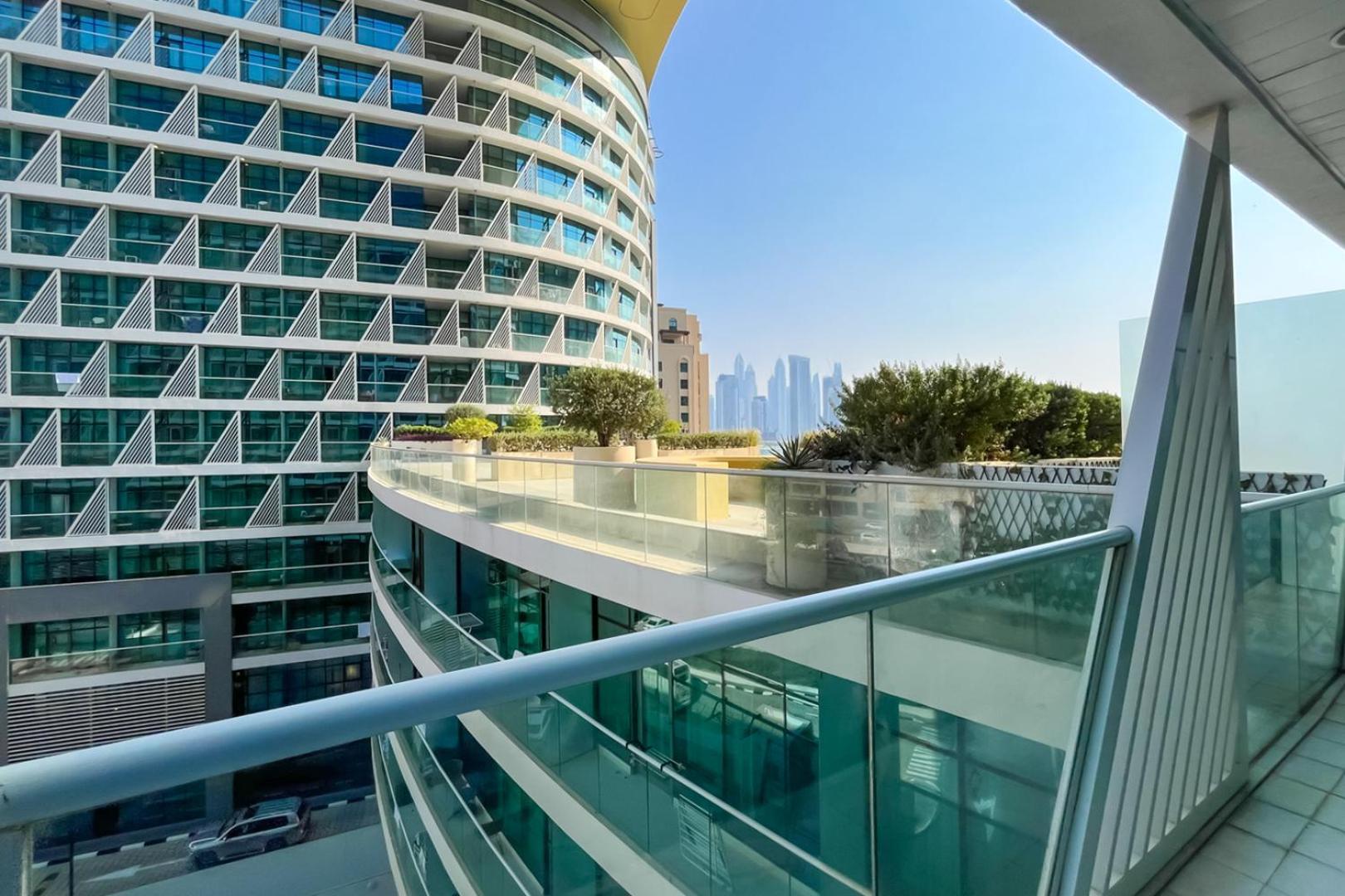 Apartment Livbnb-upgraded 1br With Balcony,near Nakheel Mall Dubai