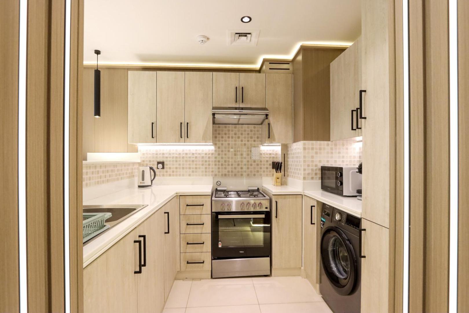 Apartment Livbnb-upgraded 1br With Balcony,near Nakheel Mall Dubai