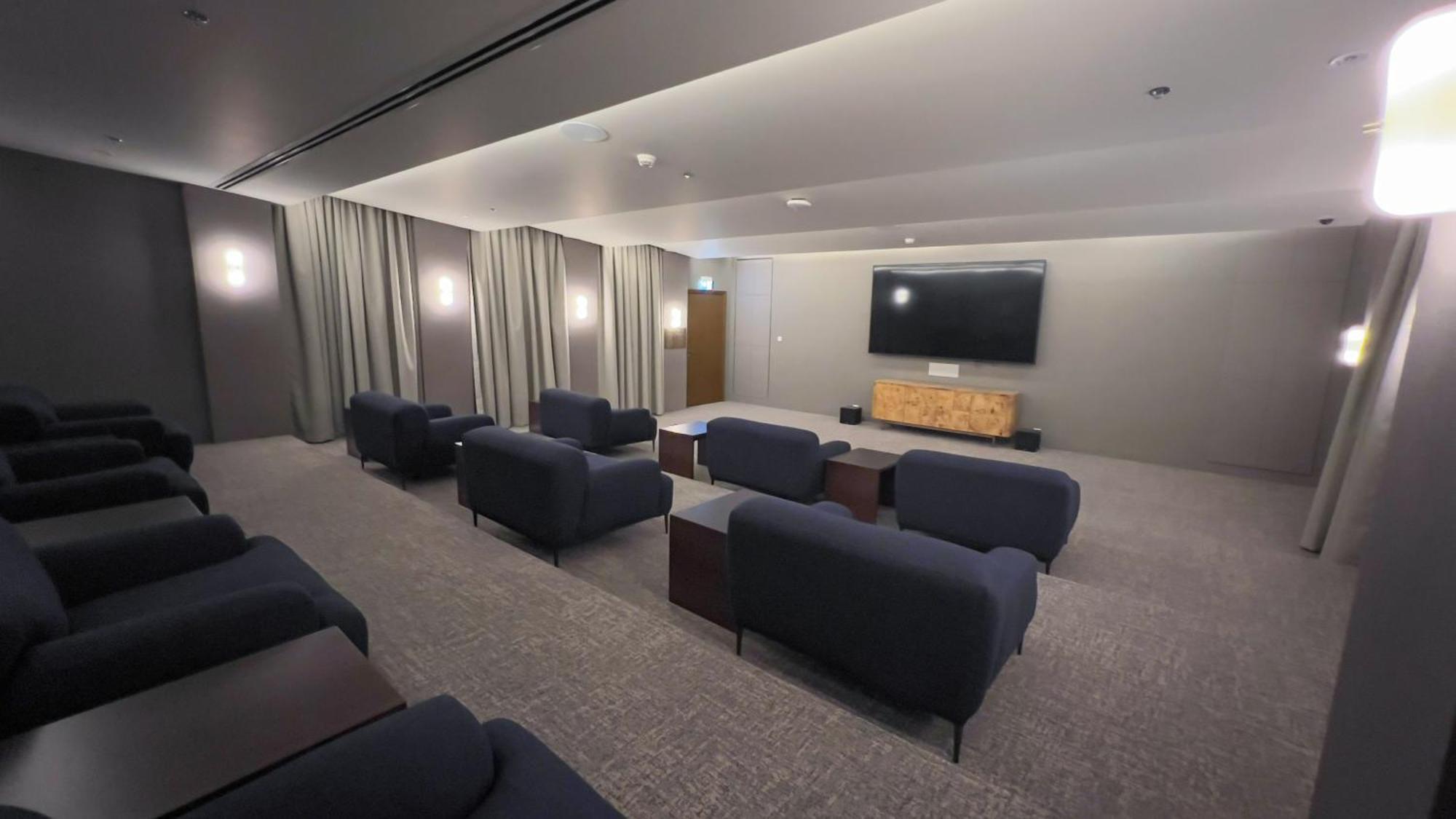 Luxury 3br Storage In Downtown Apartment *