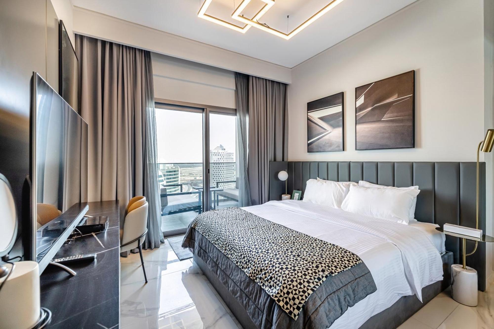 1Br Plus Study Mag 318 Canal View Business Bay Apartment