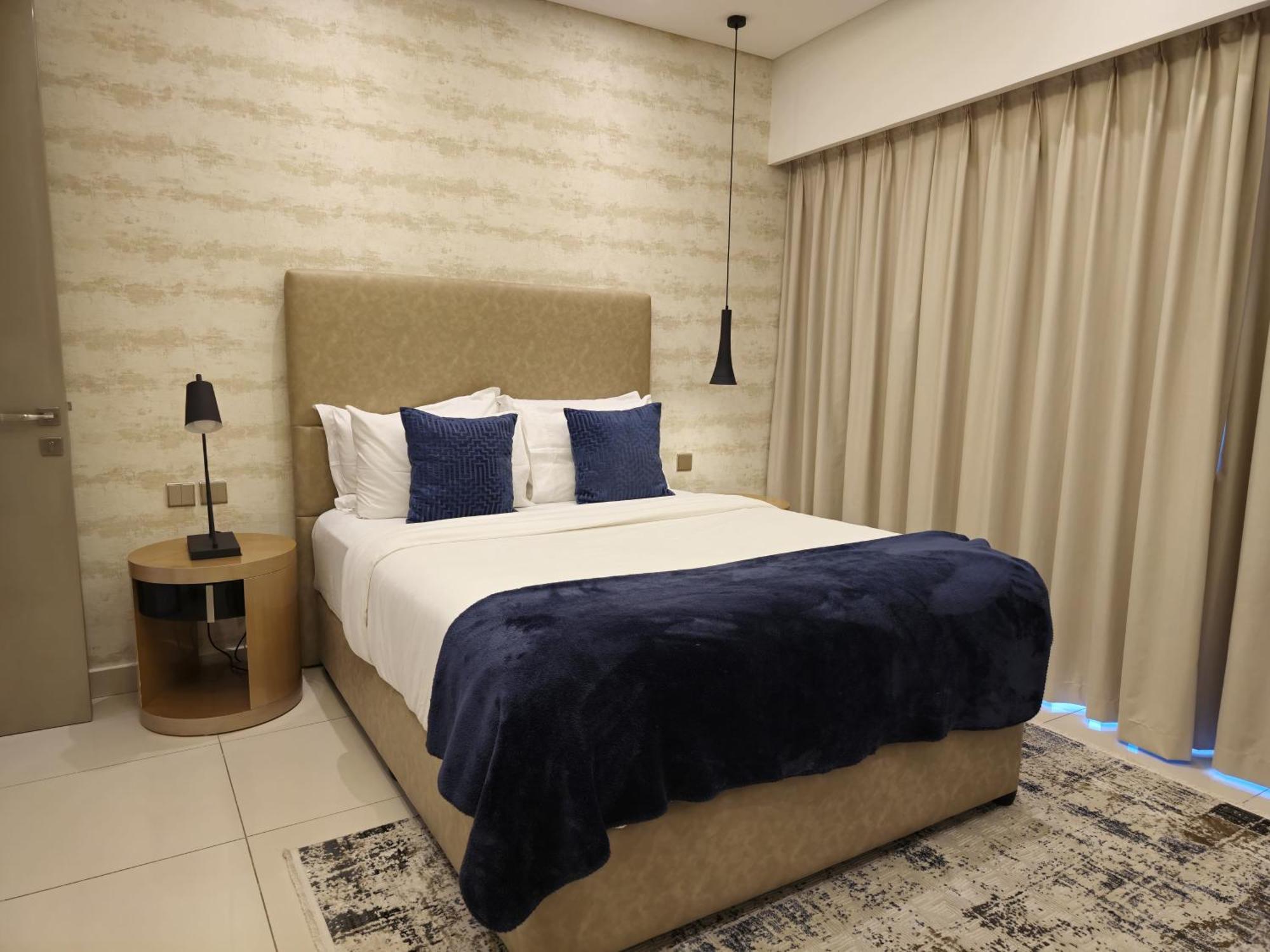 Quill At Paramount Towers 3 Bedroom Creek View Aparthotel