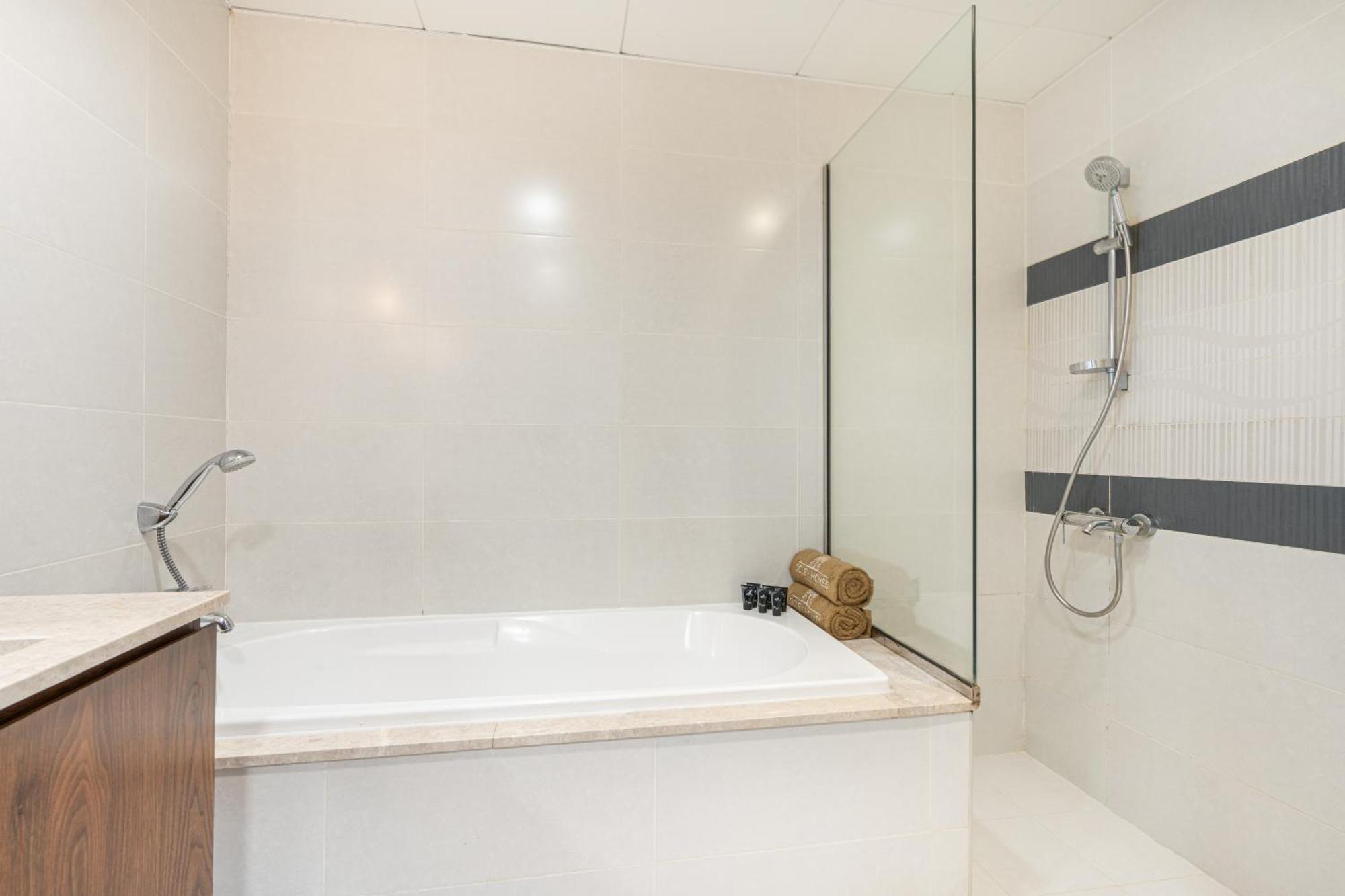 Apartment Palm Next To Nakheel Mall With Private *