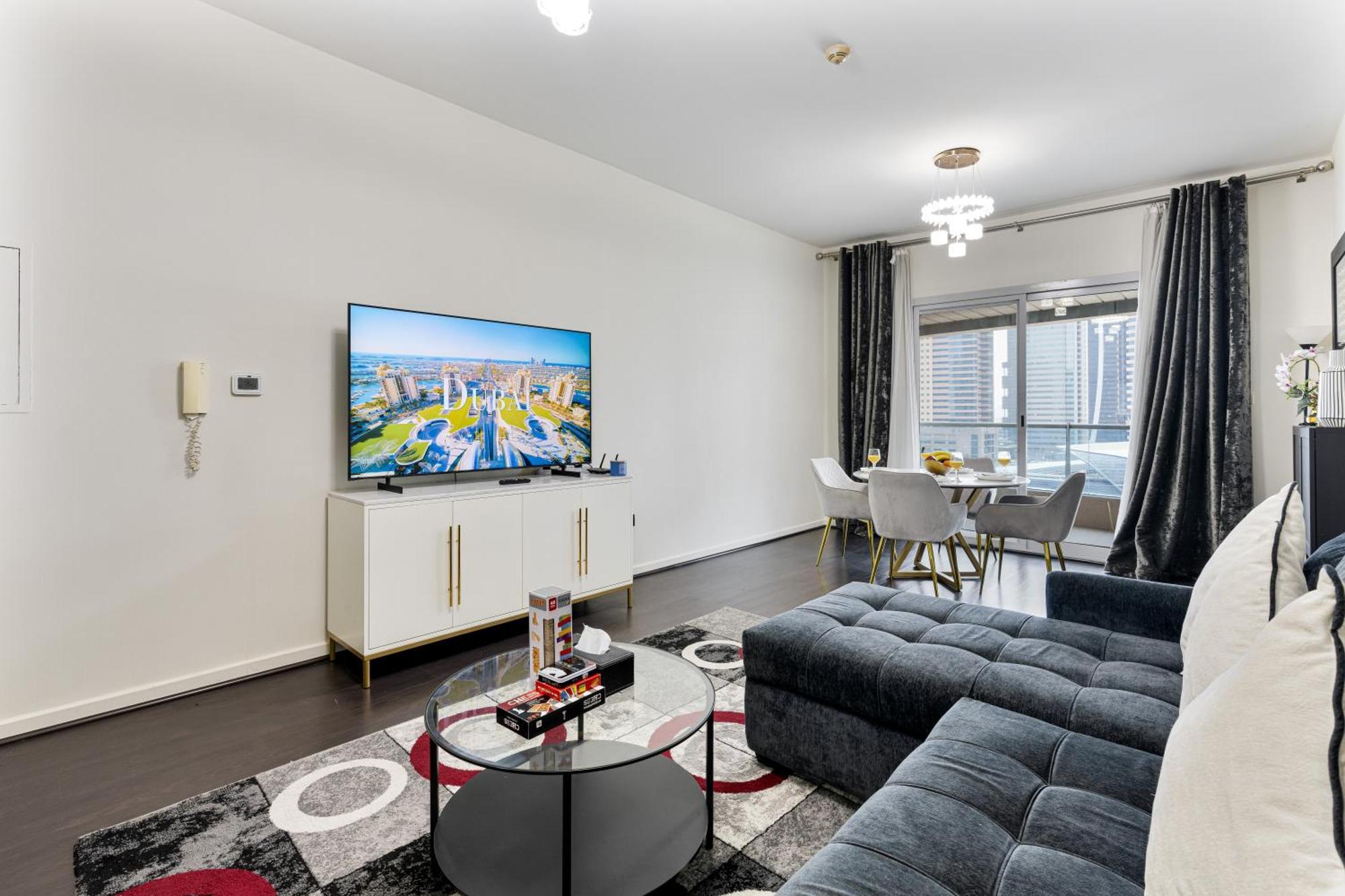 Beauty Of Marina In Our 2br Aptmnt *