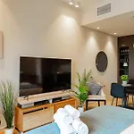 Modern Studio In Park View Tower Jvc