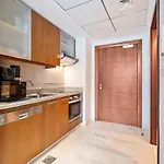 Nasma Luxury Stays - Sophisticated Studio Apartment Near Burj Khalifa
