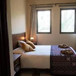 Modern City Retreat Close To Burj Khalifa And Steps From Dubai Mall