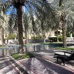 Modern City Retreat Close To Burj Khalifa And Steps From Dubai Mall