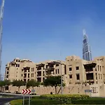 Modern City Retreat Close To Burj Khalifa And Steps From Dubai Mall