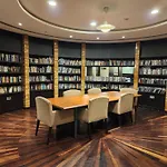 Downtown Oasis, Burj Khalifa Views, Luxury Amenities