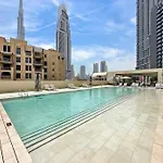 Luxury Burj Khalifa Views@Modern Tranquil Moments