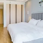 Premium 1 Bedroom Apartment At Diamond Jumeirah Garden City 1